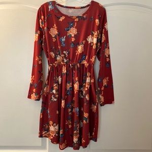 Long sleeve dress with pockets!